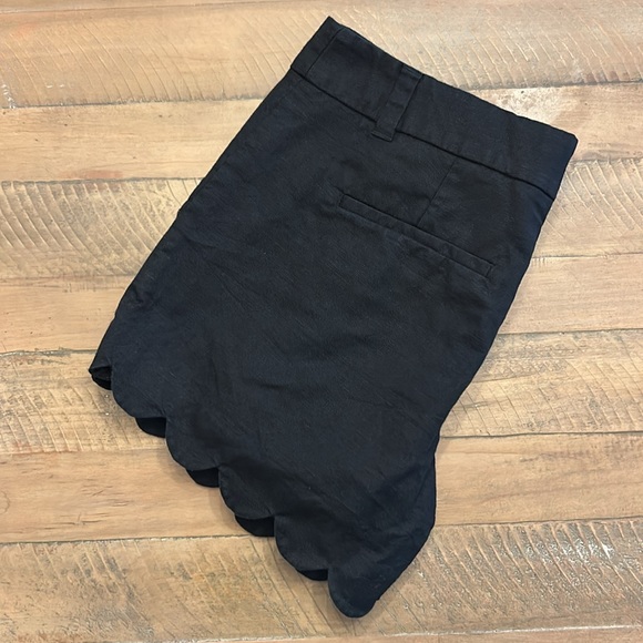 J. Crew Linen Blend Scallop Shorts, Women’s size 6 - Picture 2 of 2